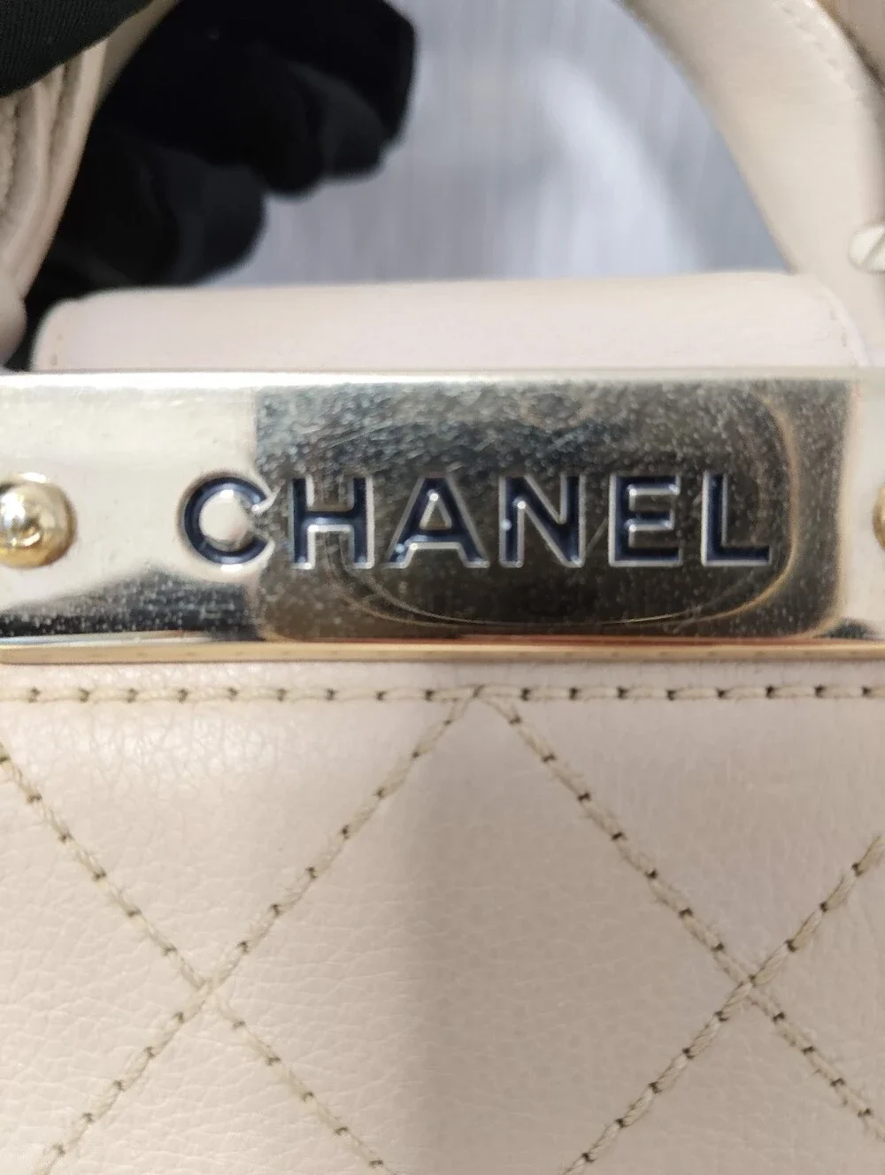CHANEL Pink-Beige Quilted Leather Satchel with Chain Strap - Picture 3 of 13